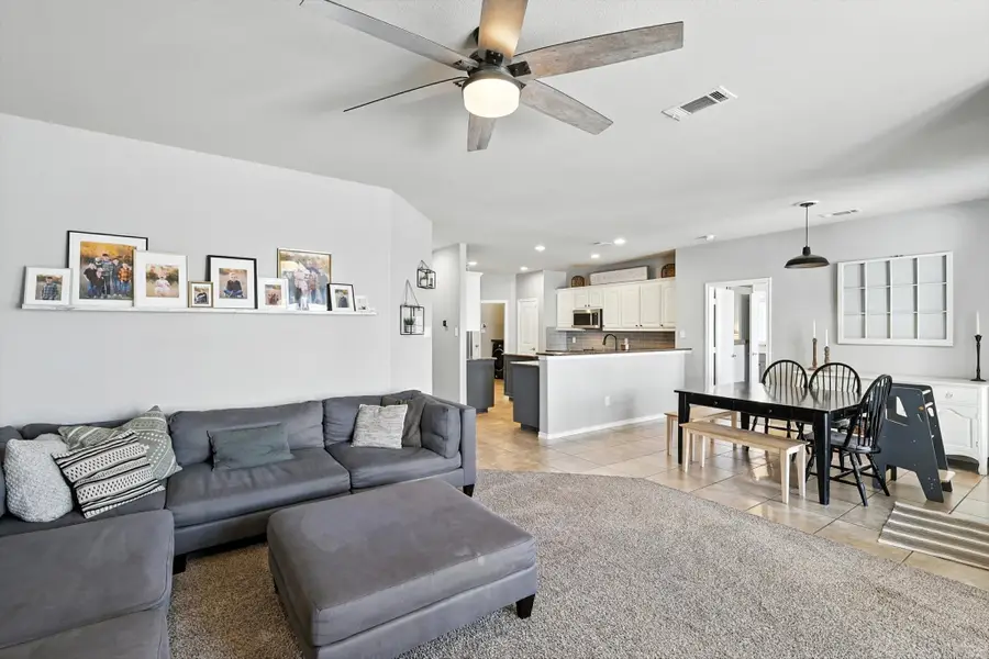 10861 Middleglen Road, Fort Worth, TX 76052 - Image #3