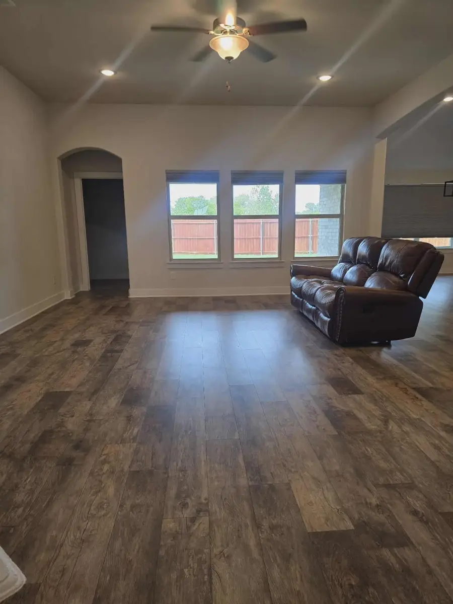 126 Creekside Drive, Sanger, TX 76266 - Image #3