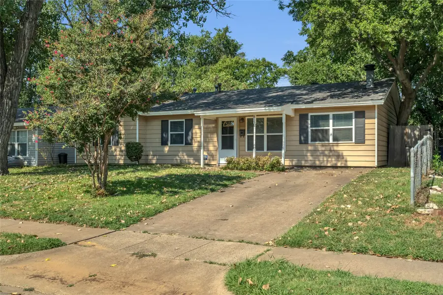 815 Milam Drive, Euless, TX 76039 - Image #3