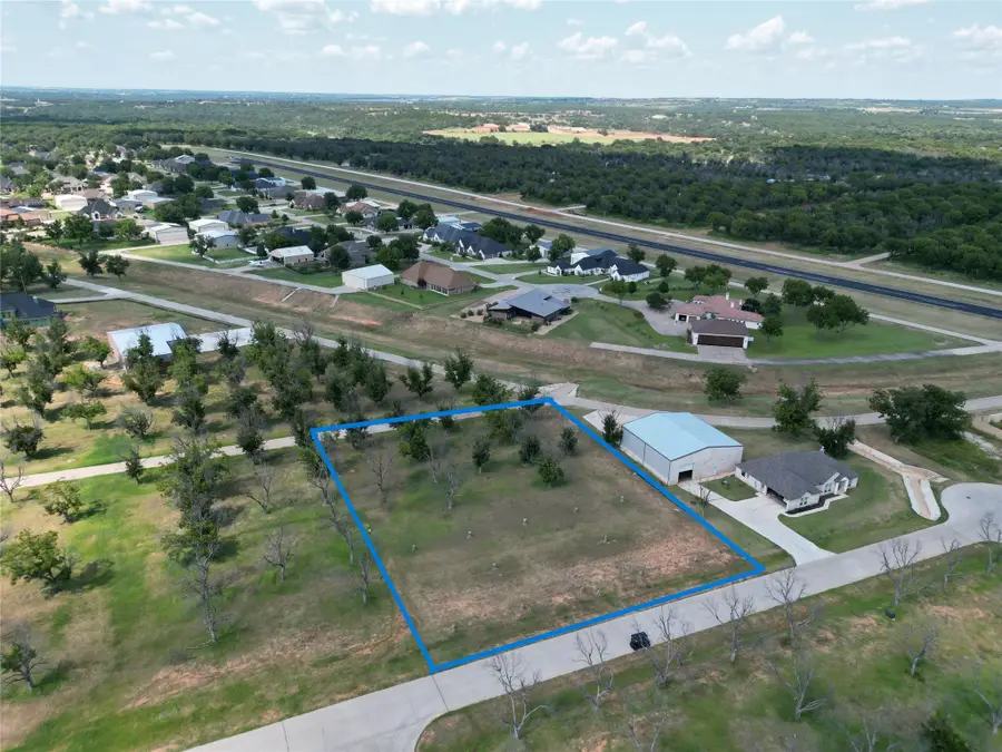 7015 Gulfstream Drive, Granbury, TX 76049 - Image #2