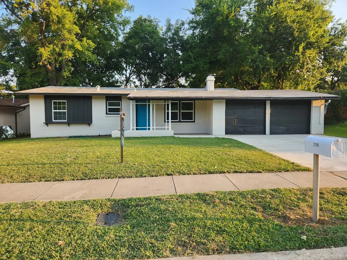 2206 Huntington Drive, Arlington, TX 76010 - Image #1