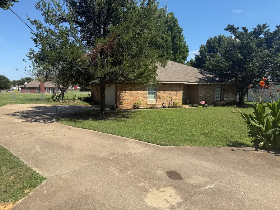 2944 Whispering Creek Lane, Burleson, TX 76028 - Image #2