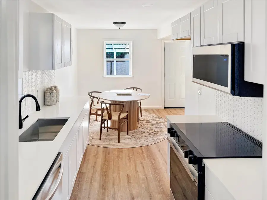 13050 Glenside Drive, Farmers Branch, TX 75234 - Image #3