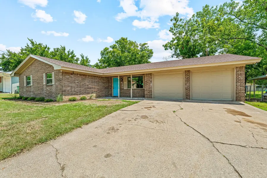 130 Omaha, Stephenville, TX 76401 - Image #2