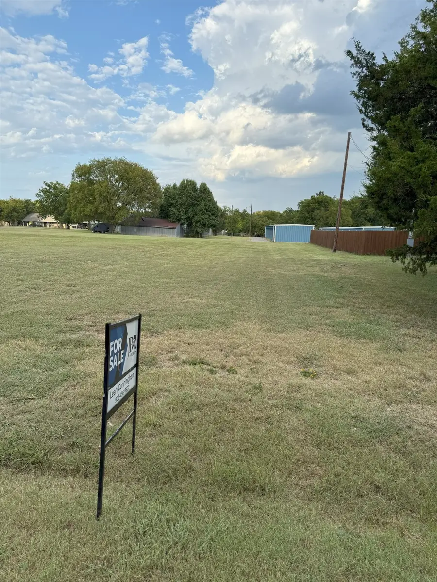 709 S Grand Street, Wolfe City, TX 75496 - Image #3