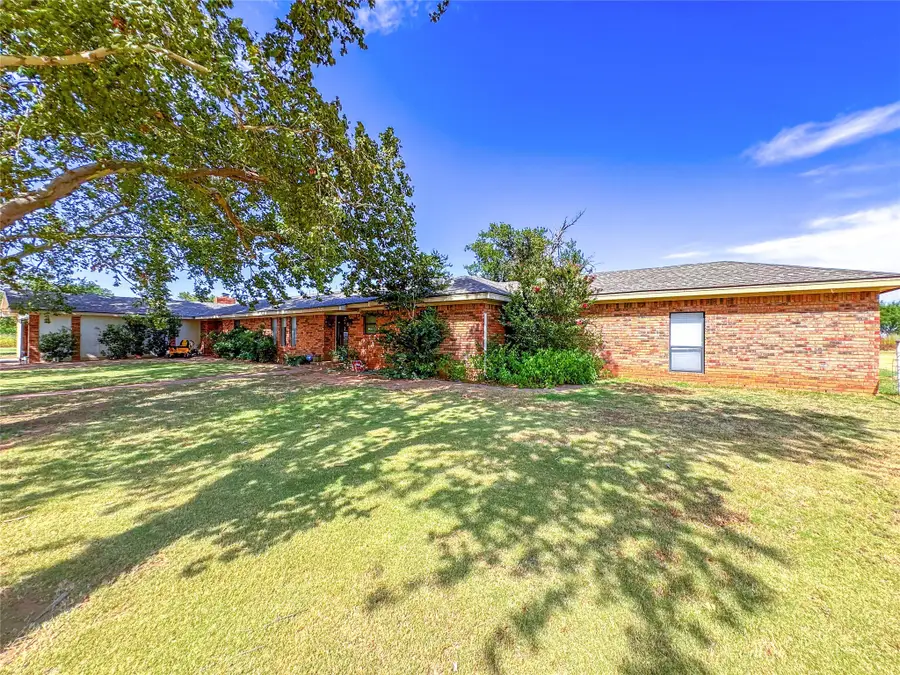 1303 Grand Central Avenue, Obrien, TX 79539 - Image #2
