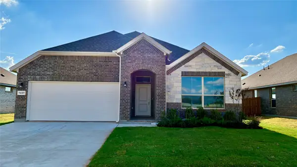 1237 Beltway Lane, Granbury, TX 76048