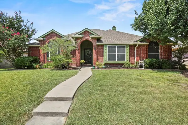 423 N Winding Oaks Drive, Wylie, TX 75098