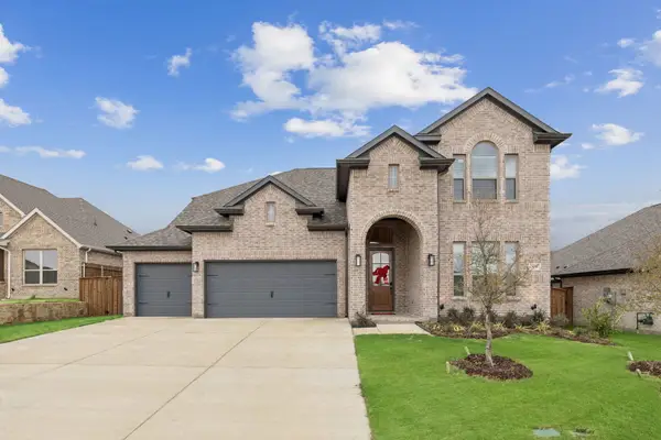 729 Carriage Hill Road, Midlothian, TX 76065