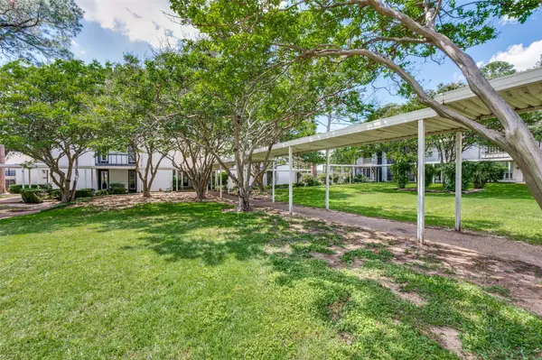 412 Hollyhill Lane, Denton, TX 76205