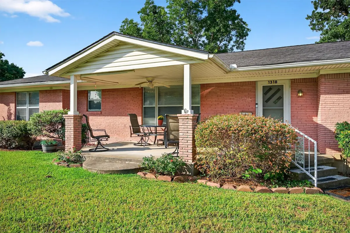 1318 Kessler Boulevard, Sherman, TX 75092 - Image #1