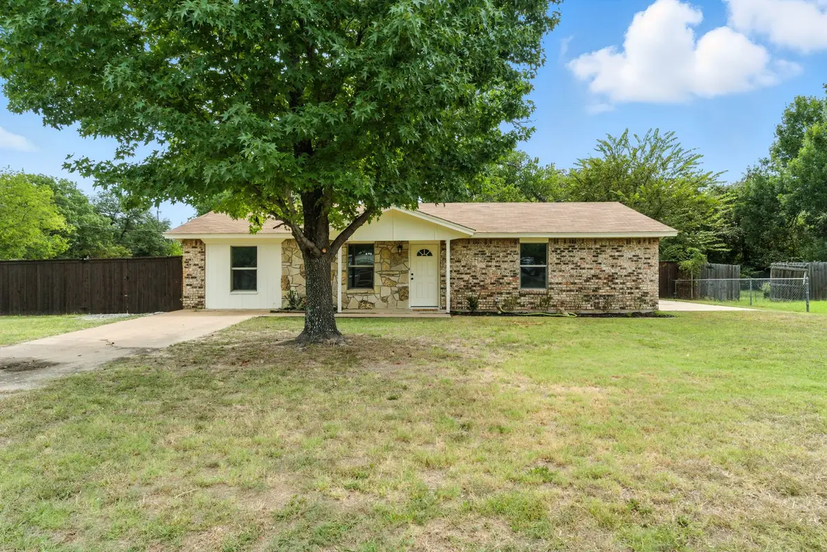 1024 Red Oak Street, Azle, TX 76020 - Image #1