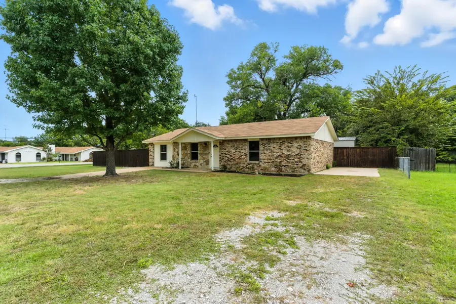 1024 Red Oak Street, Azle, TX 76020 - Image #3