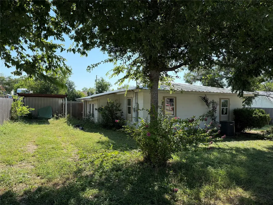 607 N Kirk Street, Hico, TX 76457 - Image #2