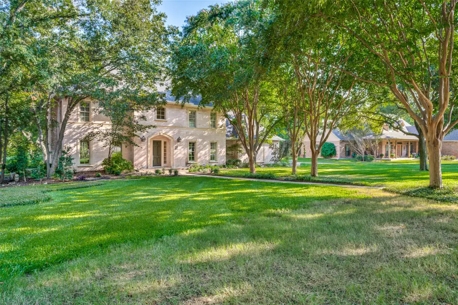 1842 Plum Creek Drive, Midlothian, TX 76065 - Image #2