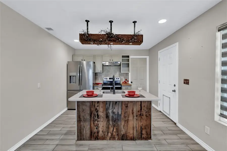 124 W Sparrow Drive, Azle, TX 76020 - Image #2