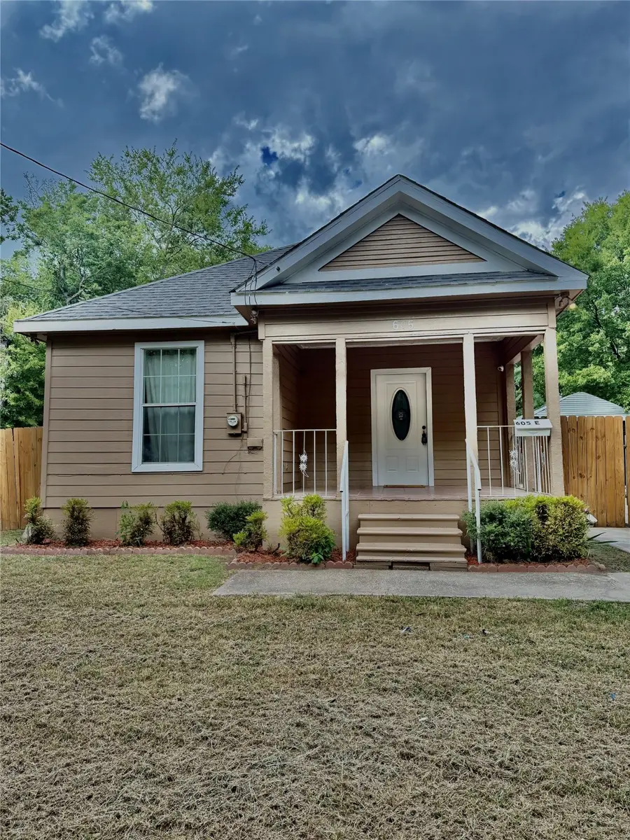 605 E Hickory Street, Kaufman, TX 75142 - Image #2