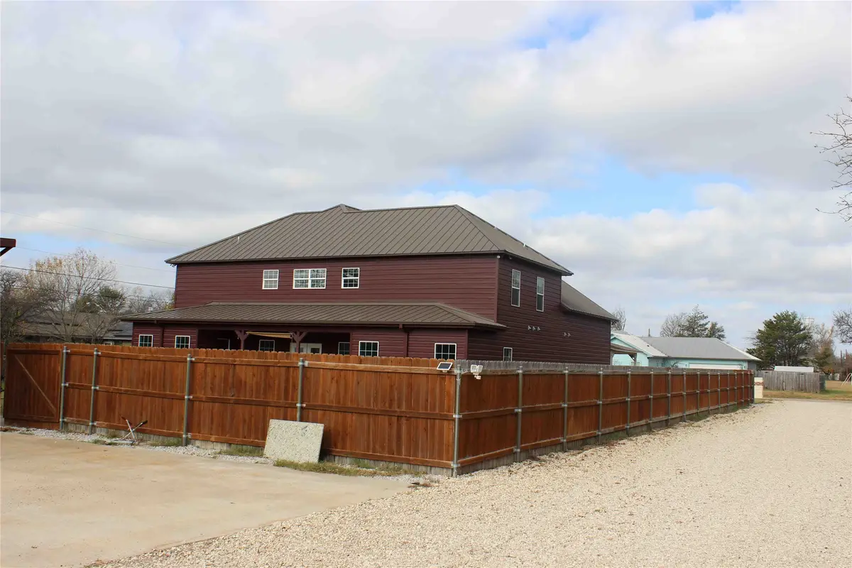 1205 Avenue B, Lacy Lakeview, TX 76705 - Image #1