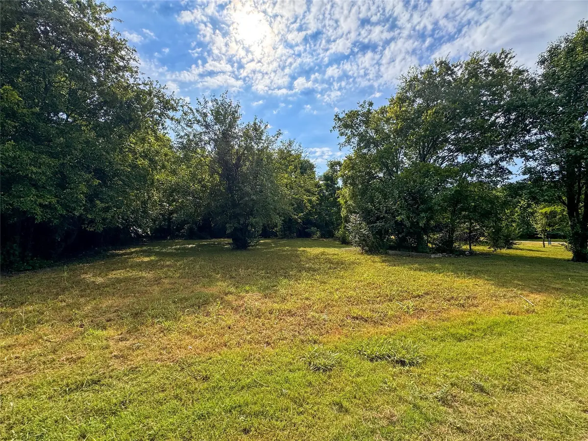 304 W Cleveland Avenue, Whitney, TX 76692 - Image #1