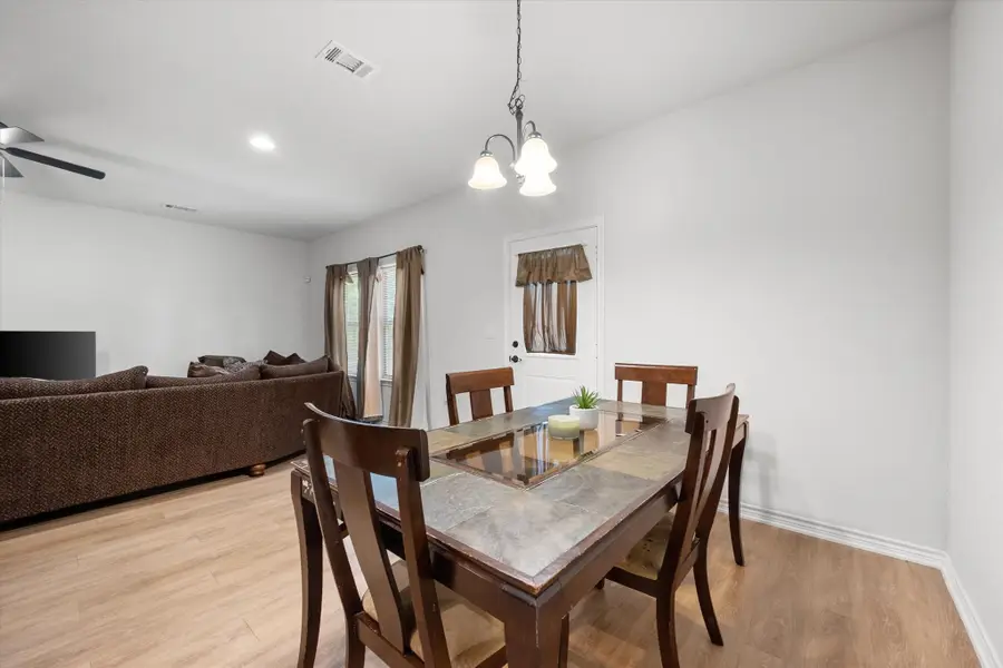 283 E Golden Oaks Drive, Mabank, TX 75156 - Image #3