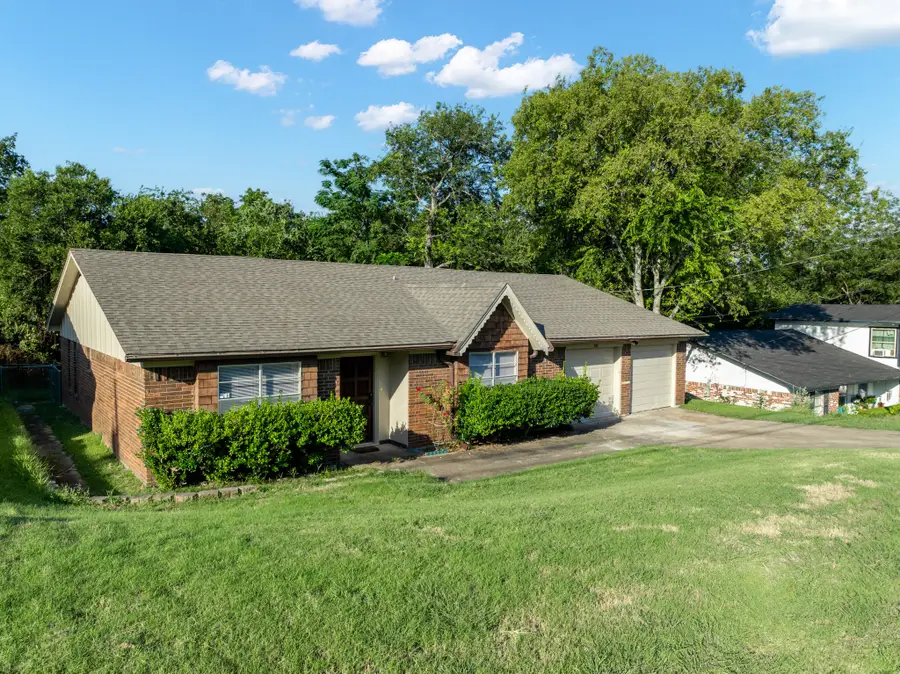 1012 Wedgewood Drive, Woodway, TX 76712 - Image #2