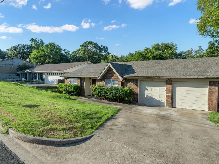 1012 Wedgewood Drive, Woodway, TX 76712 - Image #3