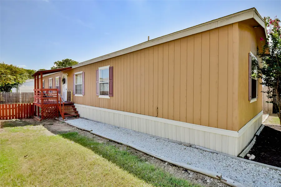 6631 Dayla Court, Granbury, TX 76049 - Image #3