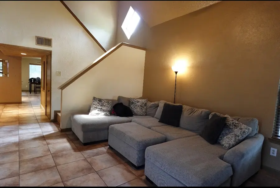 5527 Creek Valley Drive, Arlington, TX 76018 - Image #2