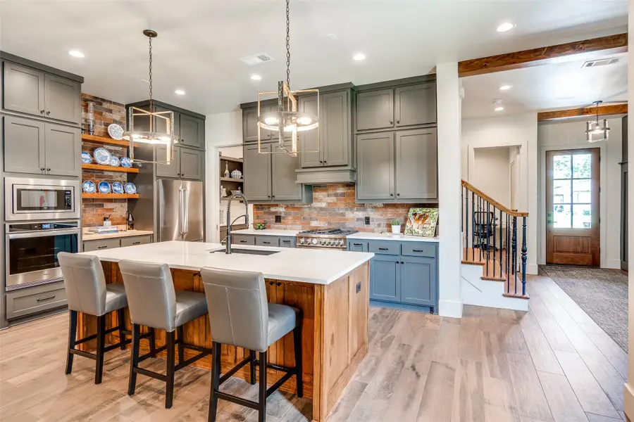 13111 Veronica Road, Farmers Branch, TX 75234 - Image #2