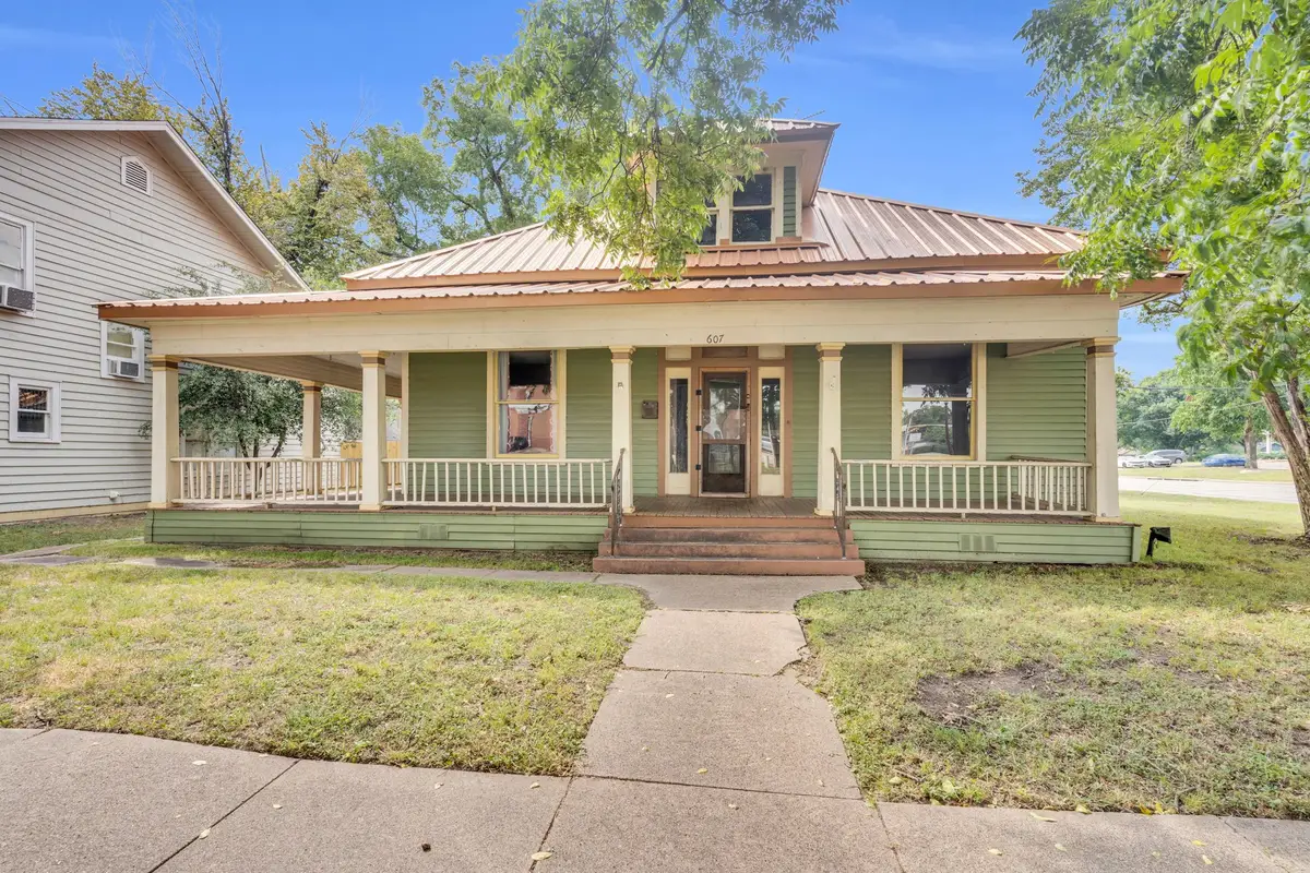 607 W Brown Street, Ennis, TX 75119 - Image #1