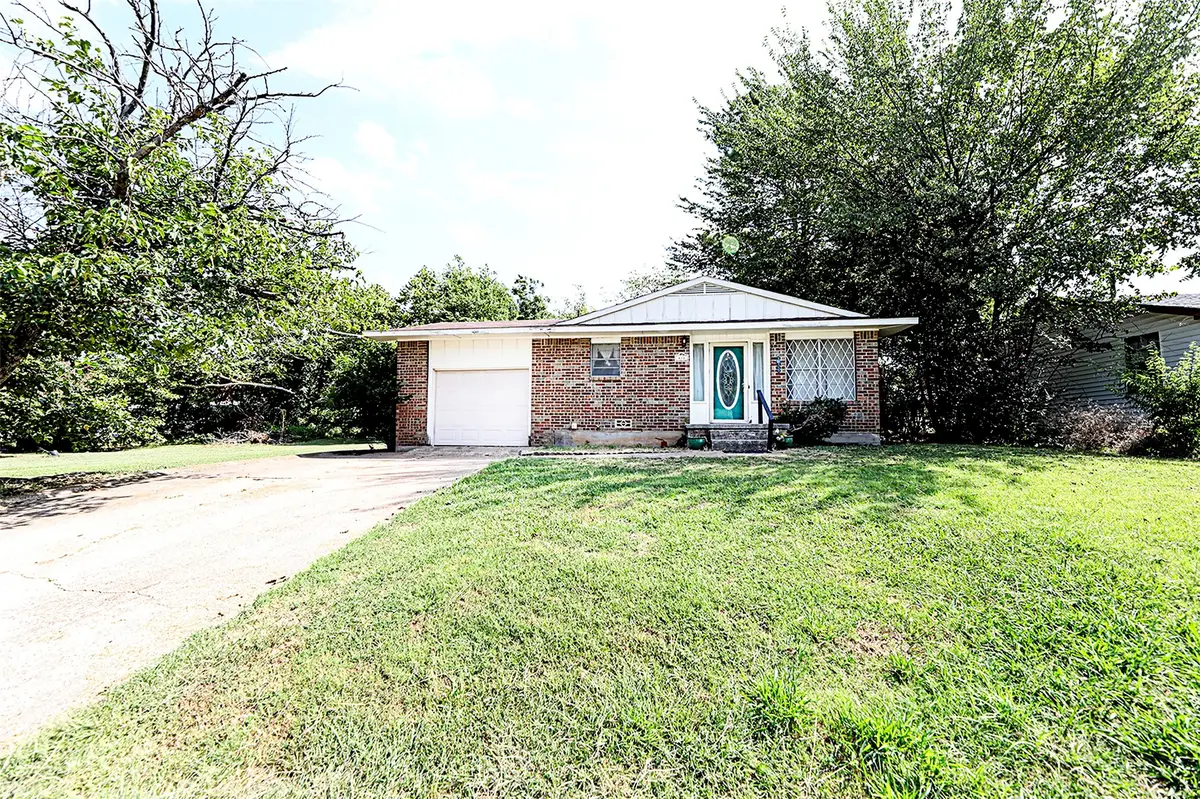 421 E Wilbarger Street, Bowie, TX 76230 - Image #1