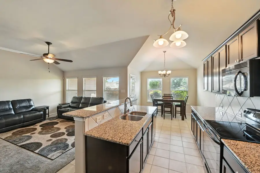 409 Copper Ridge Road, Fort Worth, TX 76052 - Image #3