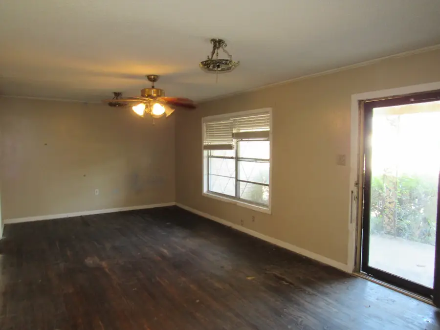 3708 Acree Street, Beverly Hills, TX 76711 - Image #3