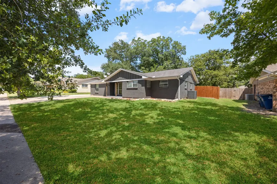 2410 Linda Drive, Ennis, TX 75119 - Image #3