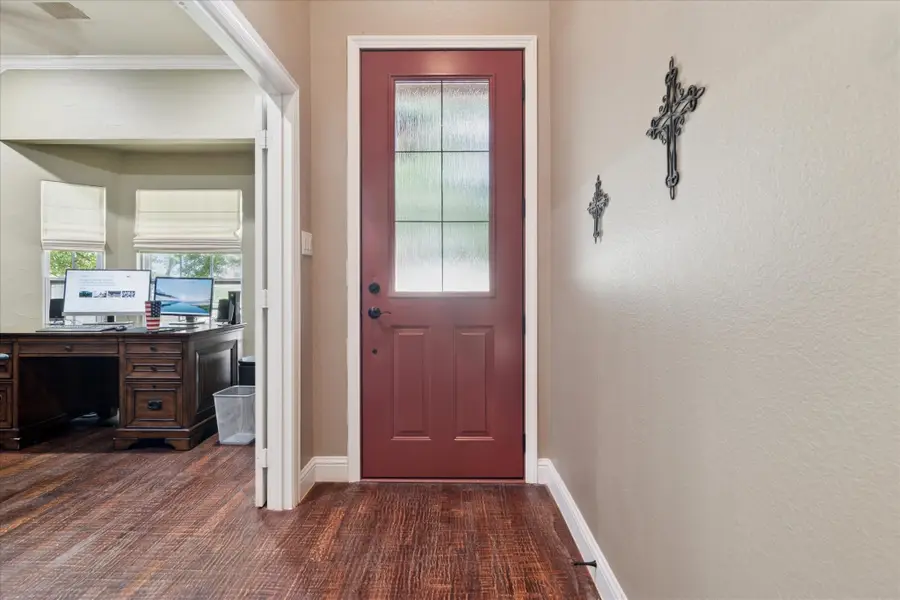 708 Cresthaven Drive, McKinney, TX 75071 - Image #3