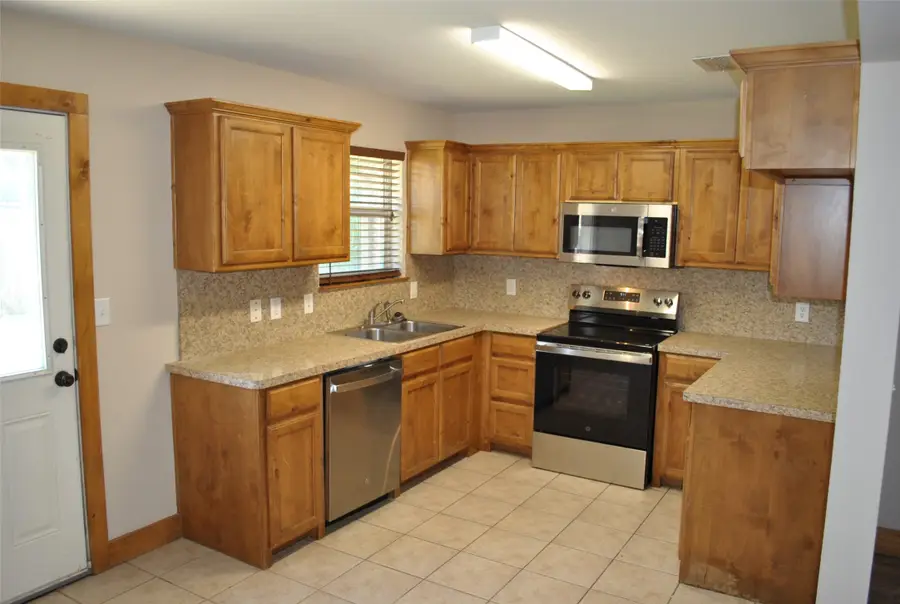 515 E Liberty Street, Pilot Point, TX 76258 - Image #2