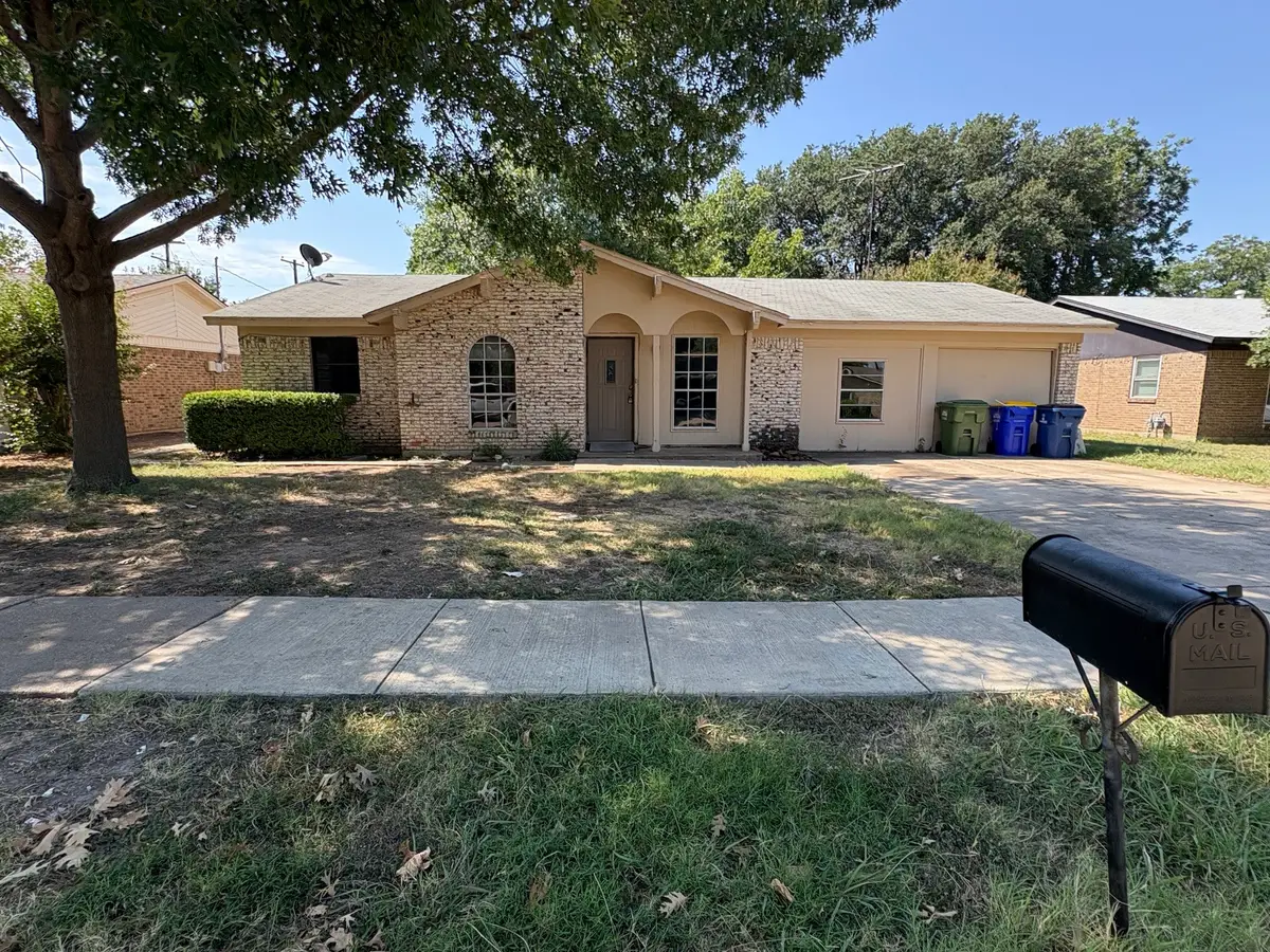 5832 Rosalyn Drive, Watauga, TX 76148 - Image #1