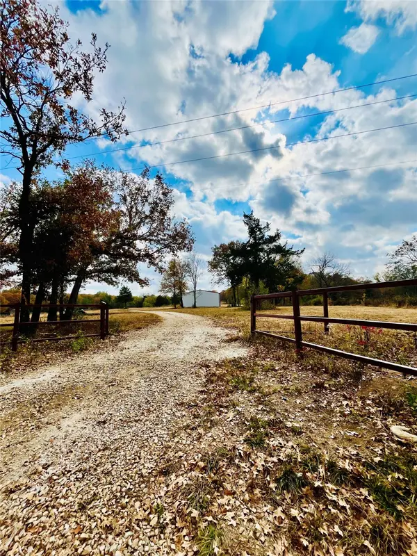 660 County Road 32900, Paris, TX 75460