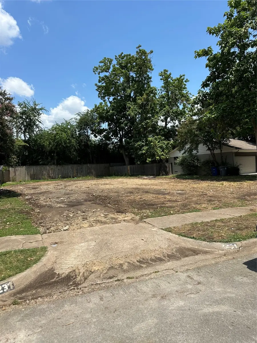 7231 Syracuse Drive, Dallas, TX 75214 - Image #2