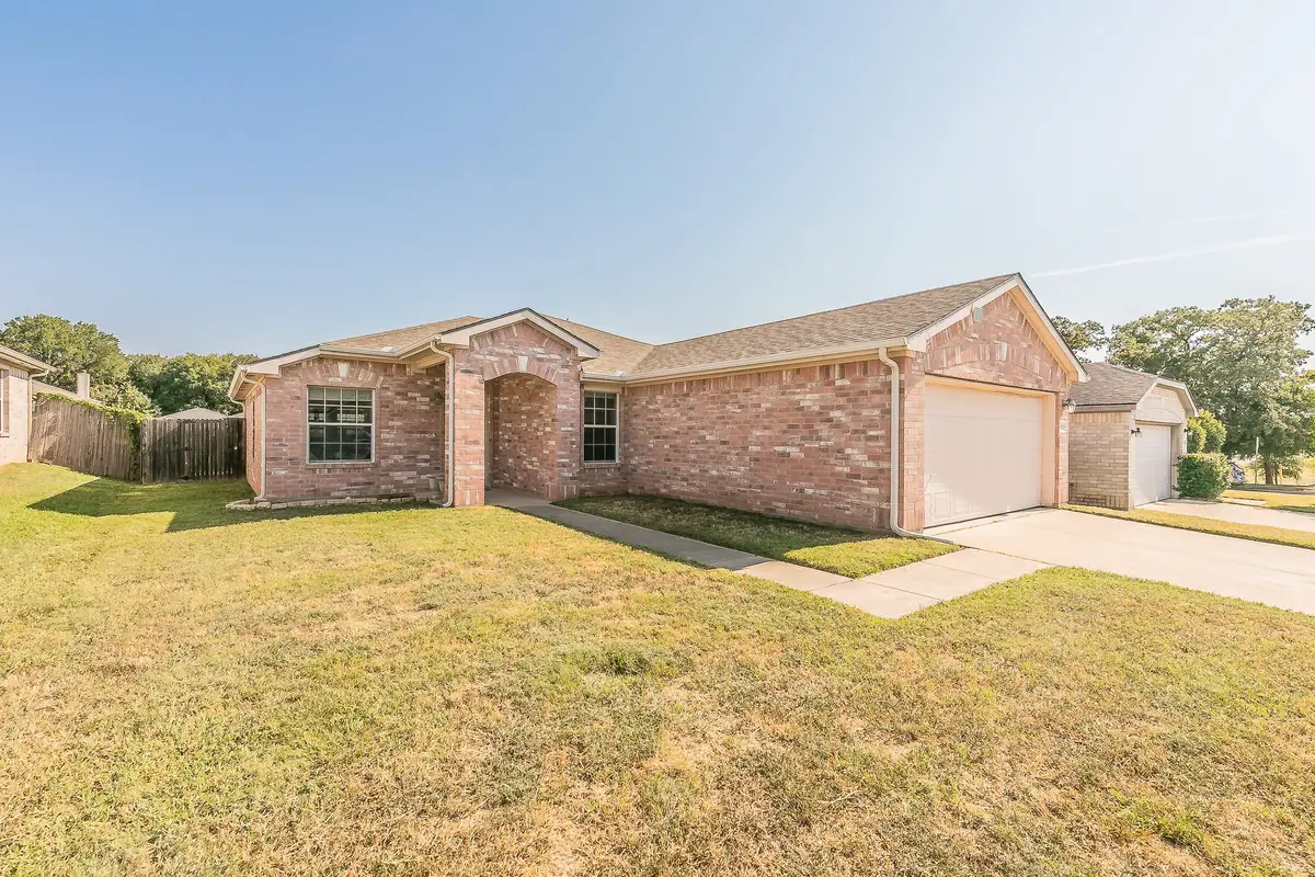 8025 Hidden Oaks Drive, Fort Worth, TX 76120 - Image #1