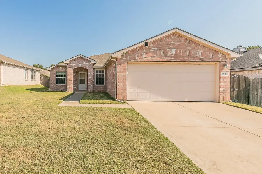 8025 Hidden Oaks Drive, Fort Worth, TX 76120 - Image #2