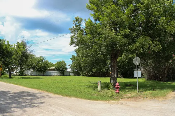 708 W Lewis Street, San Saba, TX 76877