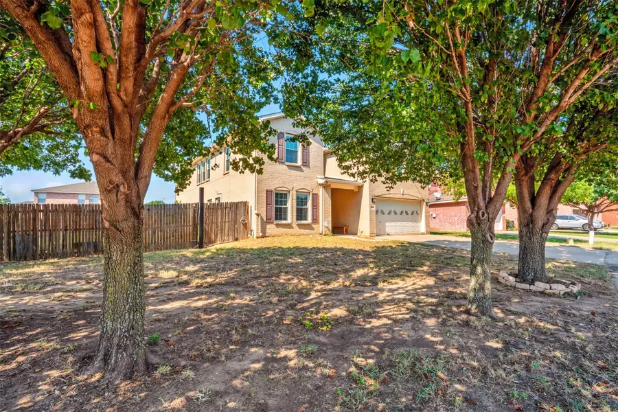 2464 Arroyo Springs Drive, Grand Prairie, TX 75052 - Image #2