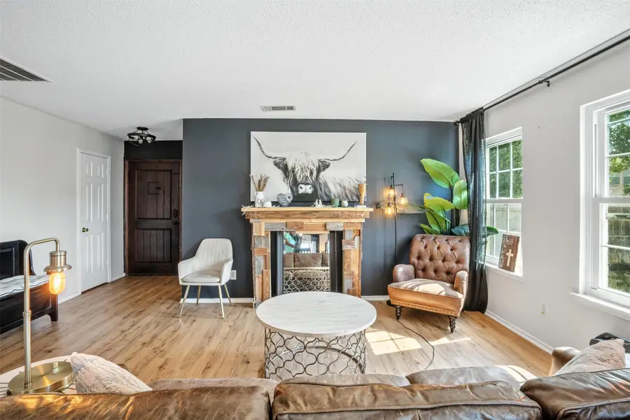 2464 Arroyo Springs Drive, Grand Prairie, TX 75052 - Image #3