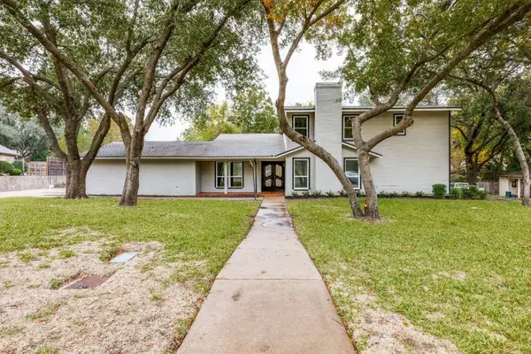 28 Mont Del Drive, Benbrook, TX 76132