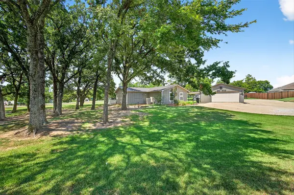 501 Kiowa Drive E, Gainesville, TX 76240