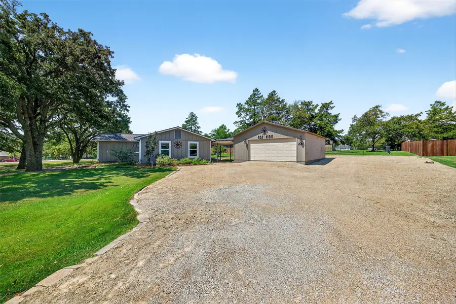 501 Kiowa Drive E, Gainesville, TX 76240 - Image #3