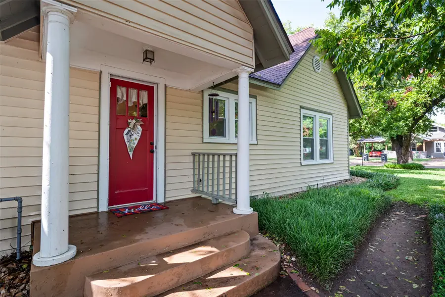 611 Forrest Avenue, Cleburne, TX 76033 - Image #3