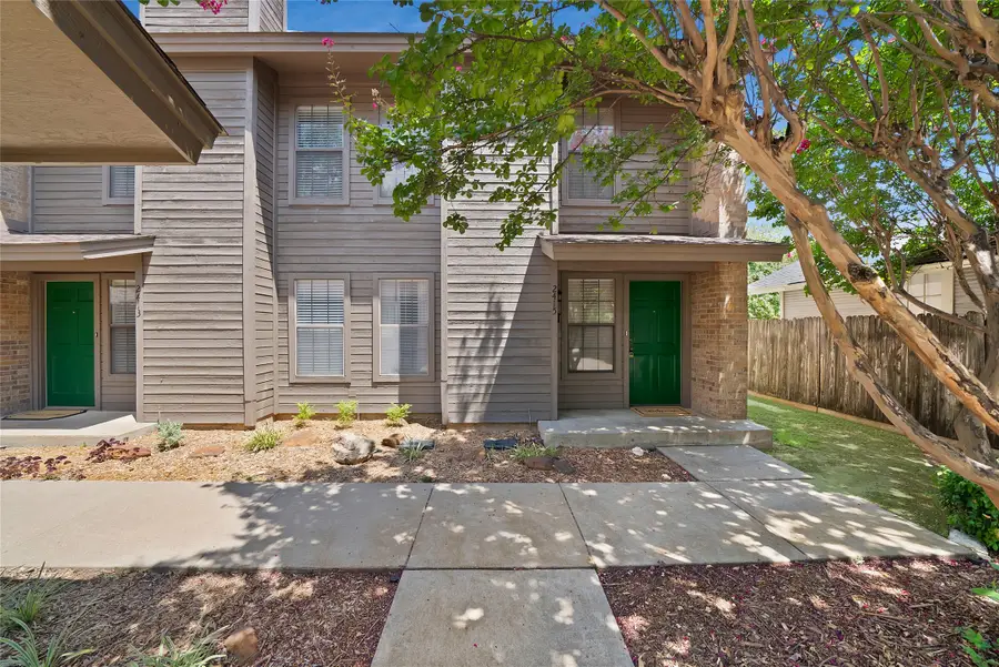 2415 Sanguinet Street, Fort Worth, TX 76107 - Image #3
