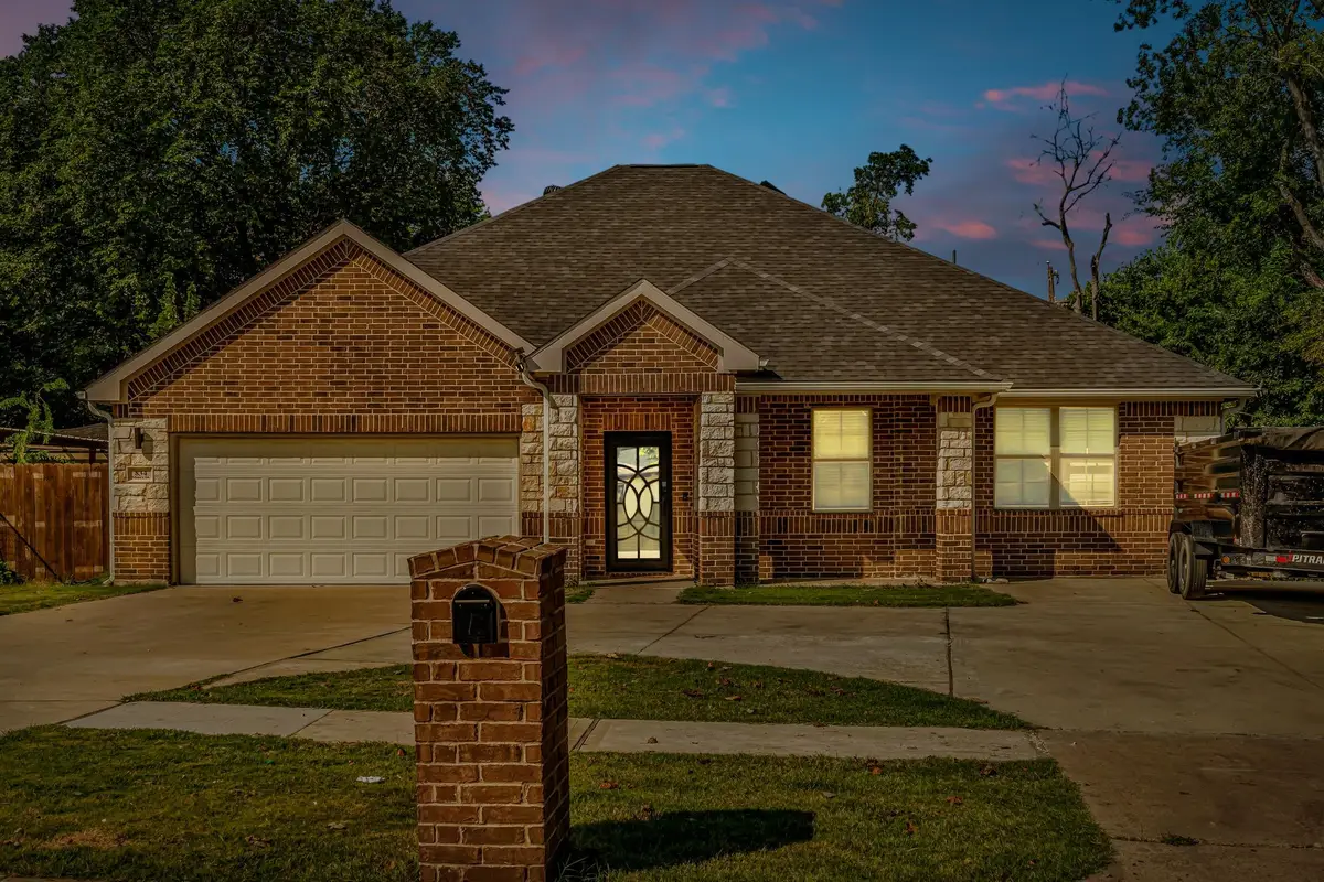 834 Short Street, Grand Prairie, TX 75051 - Image #1